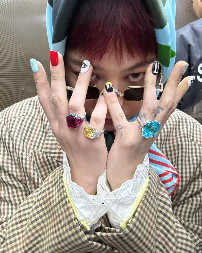 G-Dragon's nails details for Power M/V