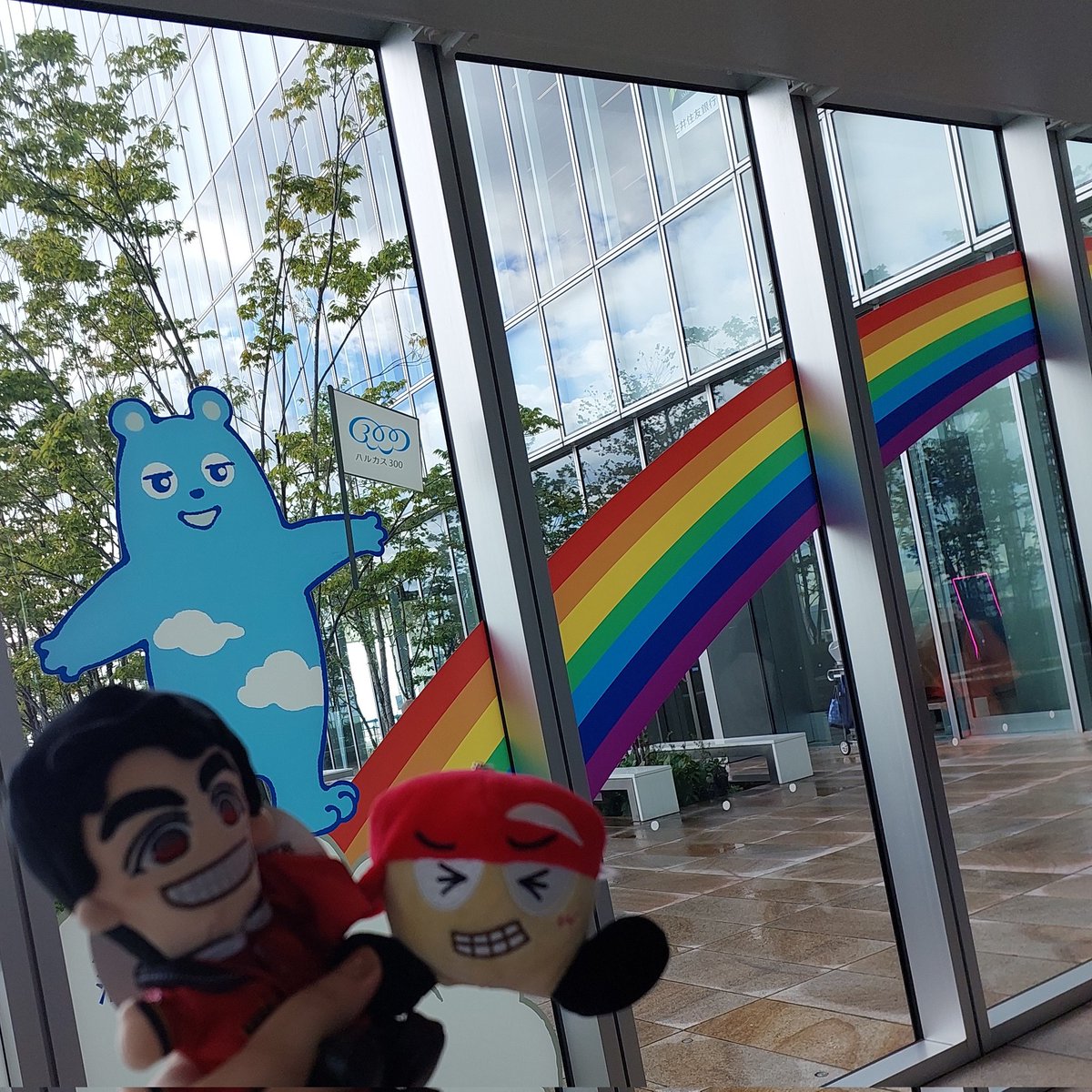 __MAMEBEANS's tweet photo. during last week's trip, we went to abeno harukas last week AND 
SPOTTED A RAINBOW 😭❤️🌈  (then proceeded to fry my brain with nazotoki event) https://t.co/TqCYZiF8M6