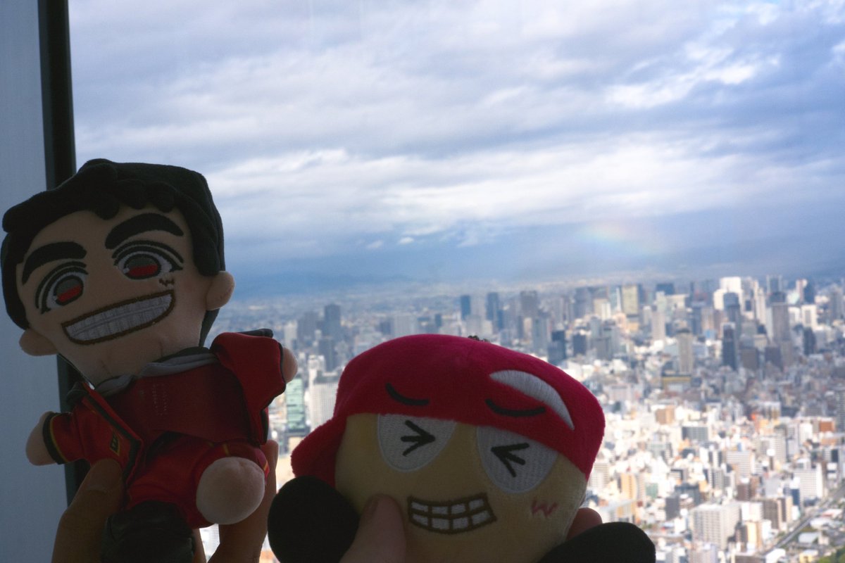 __MAMEBEANS's tweet photo. during last week's trip, we went to abeno harukas last week AND 
SPOTTED A RAINBOW 😭❤️🌈  (then proceeded to fry my brain with nazotoki event) https://t.co/TqCYZiF8M6