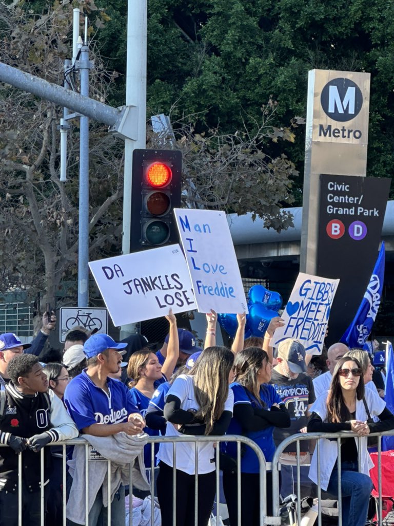 randi9320's tweet image. 