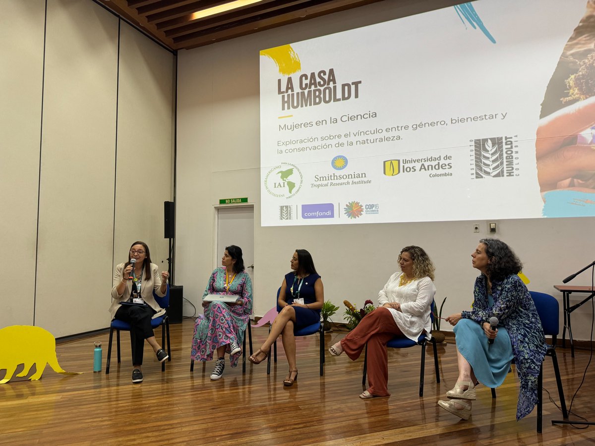 stri_panama's tweet photo. “No se trata sólo de que las mujeres asciendan a posiciones de poder, sino de atraer elevar a otras personas con nosotras”

#COP16 @OrisSanjur, subdirectora de #STRI hablando en el foro, Mujeres en la Ciencia: Exploración Sobre el Vínculo entre Género, Bienestar y la Conservación https://t.co/VZn0gCIdY8