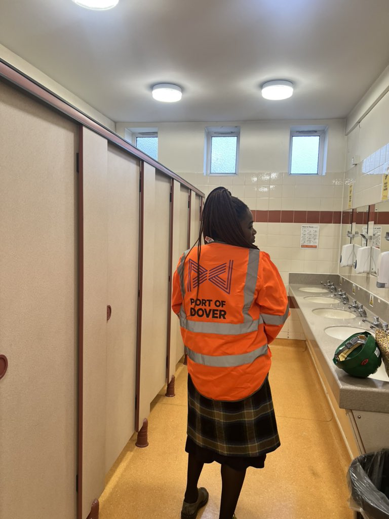 juliaogiehor's tweet image. Great day 2 of the @ABTAMembers visit to @Port_of_Dover to see the extensive prep for EES whenever it comes in. Huge thanks to Emma Ward for the tour—great to see the scale of work already done to be as ready as possible. ABTA’s efforts continue to prepare members for launch.