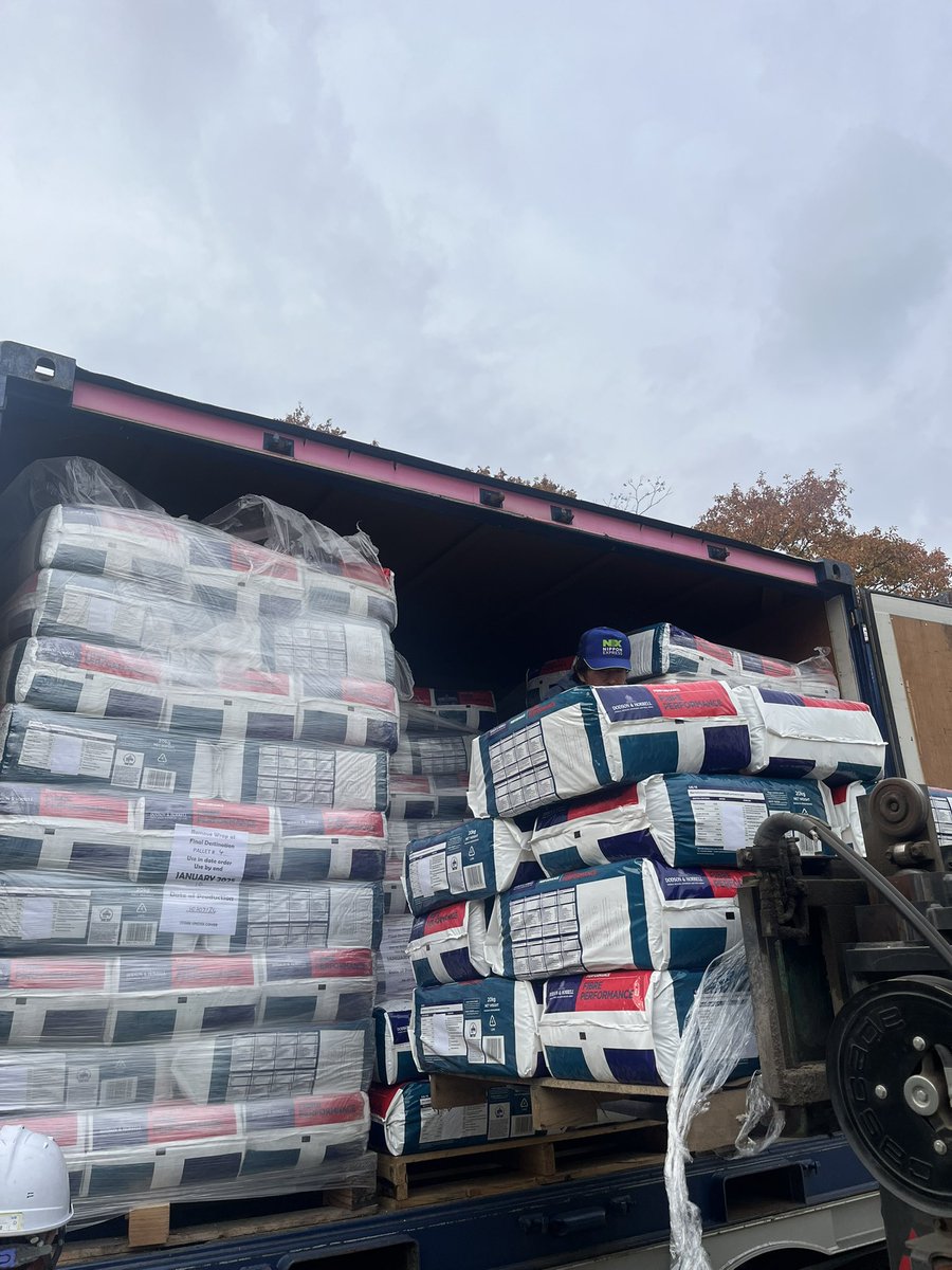 ファイバーパフォーマンス本州出荷の様子をパシャリしました。お問い合わせも多くいただいております。気軽にホームページなどからもお問合せください！とても使い勝手がよく、内外面のパフォーマンスを発揮してくれる商品でございます。全国に広まる事を期待しております。
#ウマ　#ファイバー