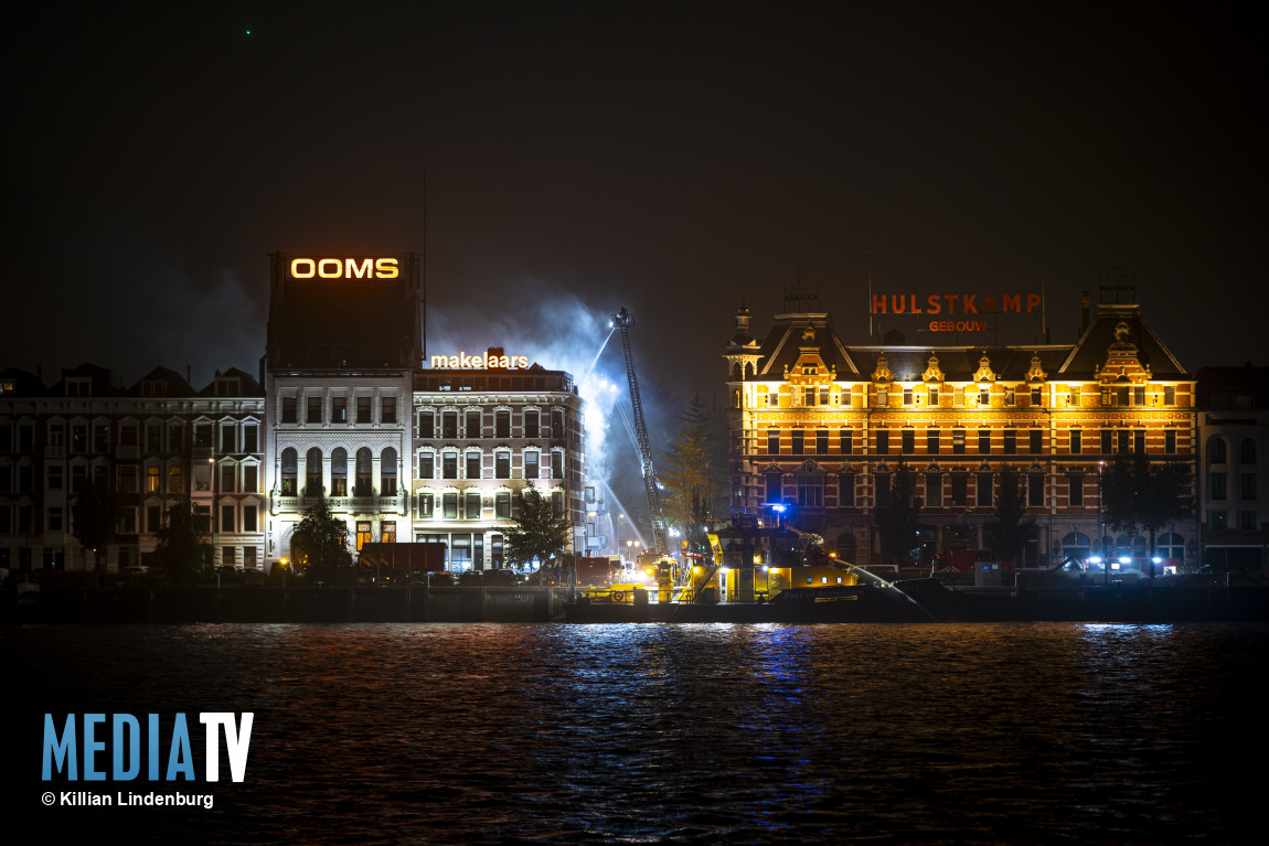 Zeer grote uitslaande brand in vooroorlogs pand Thorbeckestraat Rotterdam