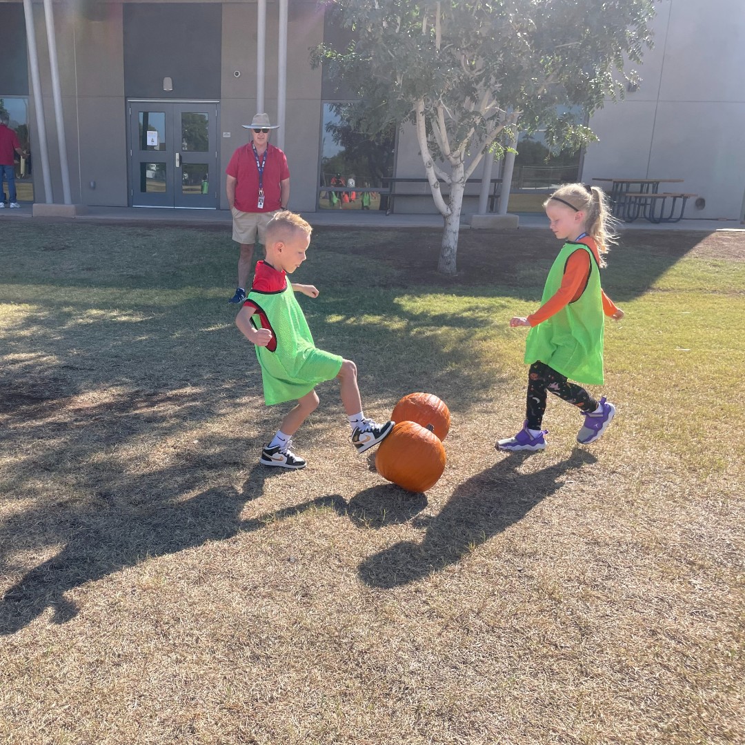 HopiSUSD's tweet image. Pumpkin PE Palooza was a smashing success. Thanks to all the families who donated pumpkins, the kids had a blast.
#HopiHawkSoar #BecauseKids #ElevateExcellence
