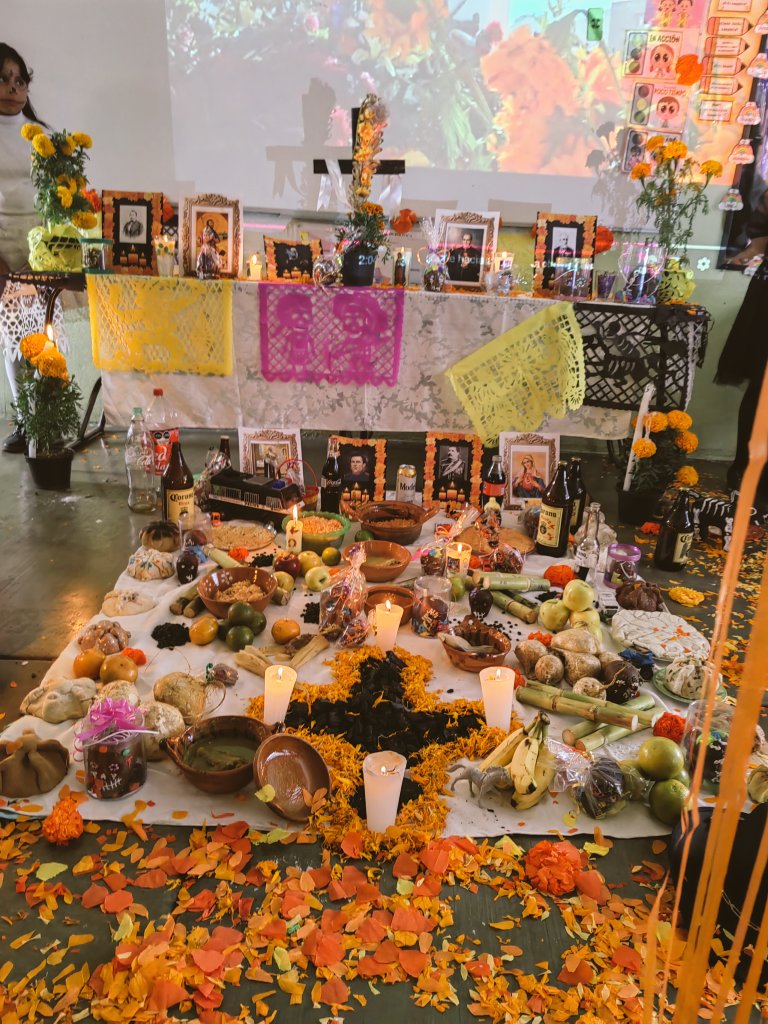 mhg15epr1445x's tweet photo. #ConcursoDeOfrendas
#OfrendasSREBToluca 
@SREBToluca
NIVEL: PRIMARIA 
CCT:15EPR1445X
ZONA ESCOLAR: P149
OFRENDA DEL ESTADO DE PUEBLA
  4° GRADO https://t.co/xERMtD24LH