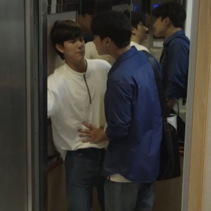 lenaprmswra_'s tweet photo. day 30 "ELEVATOR"
#BBSCreatober #BadBuddySeriesEP3
#OhmNanon #ohmpawat #nanon_korapat #buddyness https://t.co/Ow40pIX1lh