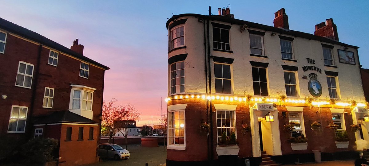 Why am I so passionate about the city I was born in, and where I live and earn  a living? Maybe these will help to explain....#bigredskies #LoveHull