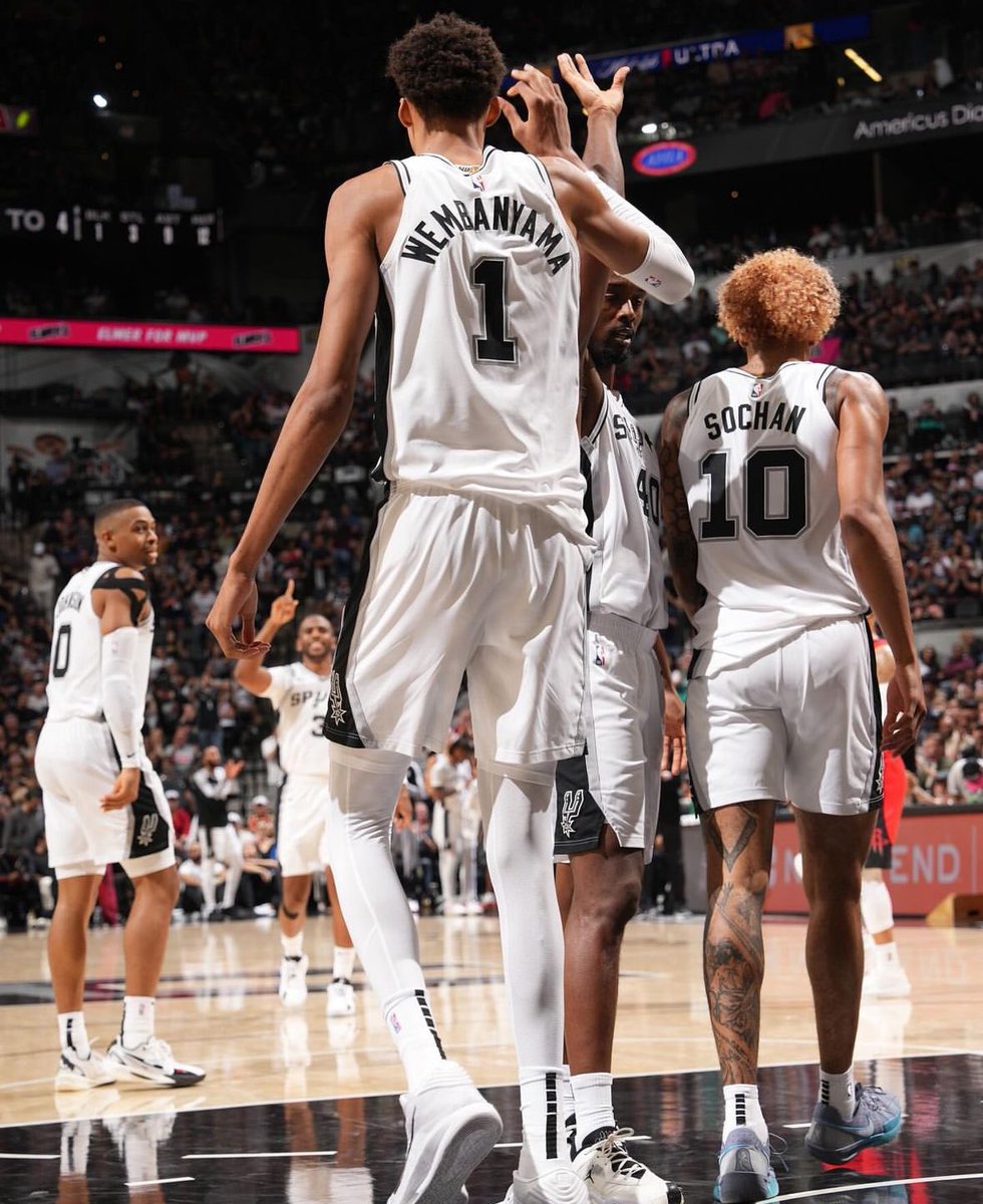 Seulement 3 joueurs dans l’histoire de la NBA ont plus qu’un match en 5x5 : 

Hakeem Olajuwon - 6 (1,238 matchs)
Andrei Kirilenko - 3 (797 matchs)
Victor Wembanyama - 2 (76 matchs)