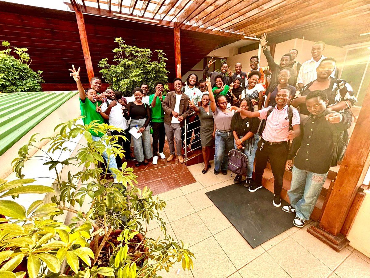 CleverSibale's tweet image. Did you know accessing local internet content from the North is slower than the Central and South? Goodnews with @MACRAMALAWI support, this team is building the Northern Malawi Internet Exchange Point (NOMIX) to speed up access, cut costs, &amp;amp; enhance "connectivity"  #NOMIX #IXP