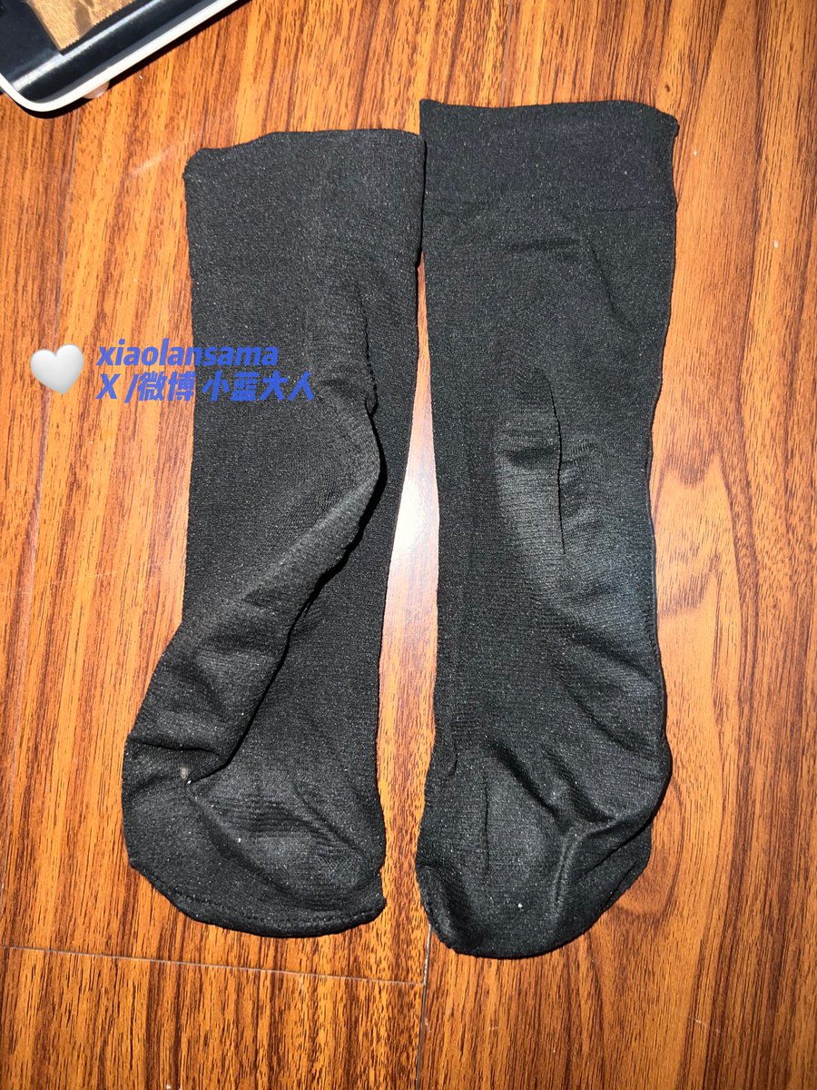脚底反光新鲜重口酸臭黑丝
（这双真的重口拍完照抽完真空后感觉房间都是酸臭味）

#女S #女s女m #女s男m  #恋足 #原味 #女性崇拜 #原味商品  #袜子 #臭袜子 #丝足 #黑丝 https://t.co/e9ICS5VolD