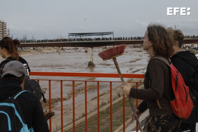 📢La Generalitat convoca mañana a las 7 horas a los voluntarios en la Ciudad de las Artes de València para organizar equipos y trasladarlos a los puntos donde más se necesitan por la dana.