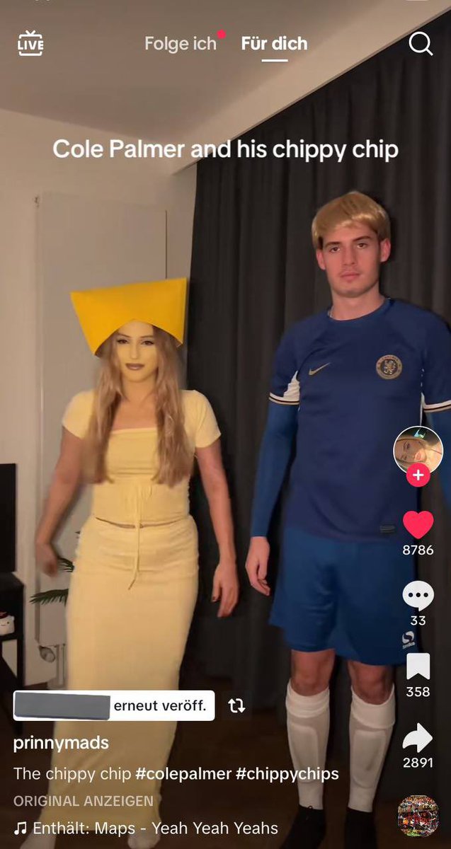 FootyMemesX's tweet photo. This couple might have won Halloween 🎃 https://t.co/NQKR2xtOhP