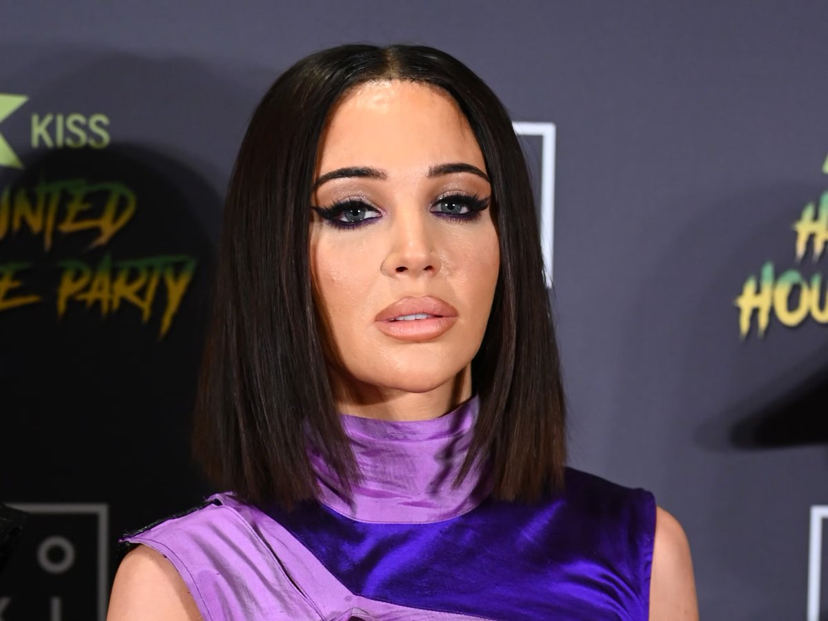 StokeyyG2's tweet photo. Contestant #3: Tulisa 

Tulisa is an English singer, songwriter, rapper, television personality, and actress. She is apart of the R&amp;B/hip hop group N-Dubz with her cousin Dappy and friend Fazer https://t.co/332Im1epUO