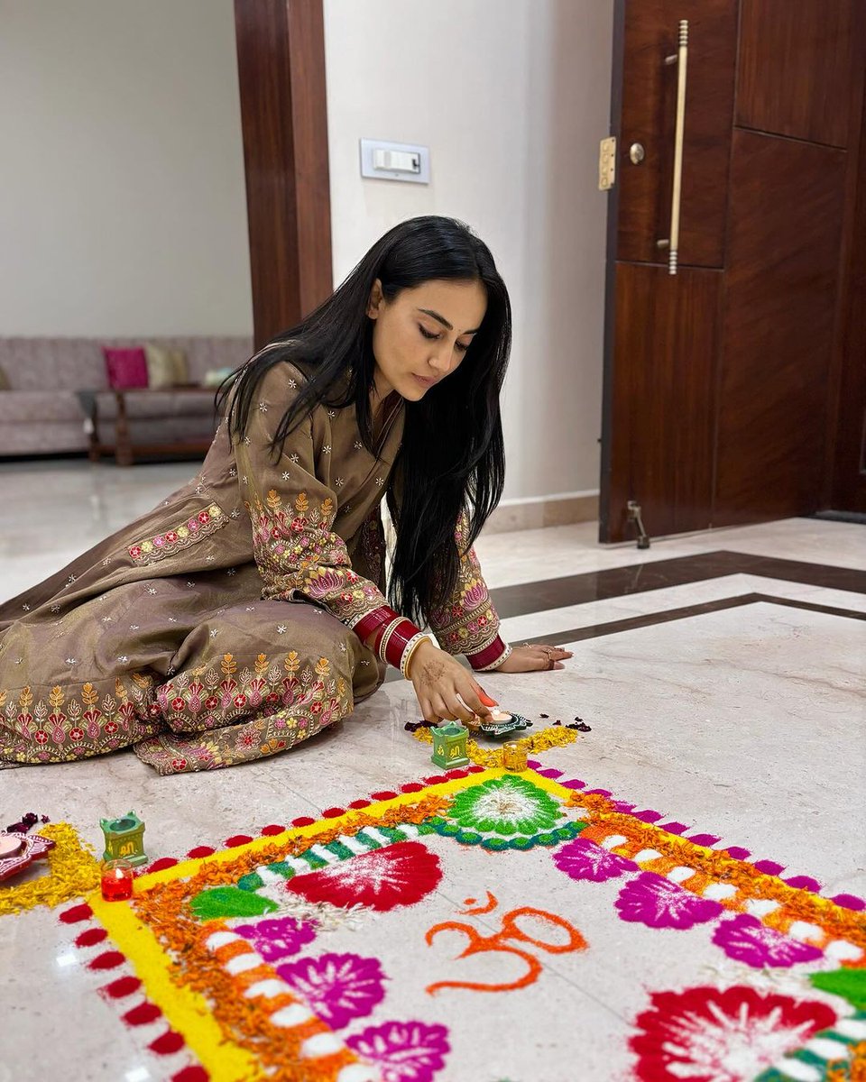 SalStarsjian's tweet photo. Happy Diwali Everyone 🪔❤️🧿 
#SurbhiJyoti
#SumitSuri #Surmit 
#SurbhiSumit #surmitkishaadi #Diwali2024 #Diwali https://t.co/2pGqbTbNCS