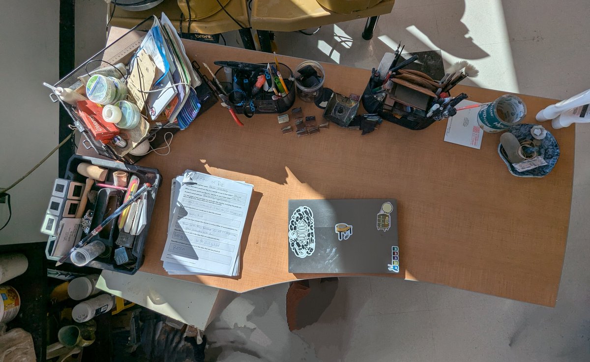 Don't judge me too harshly but today I hit critical mass on my desk so this is me being clean! Monday me will thank me! Happy Friday <a href="/LHSRI/">Lincoln High School</a>