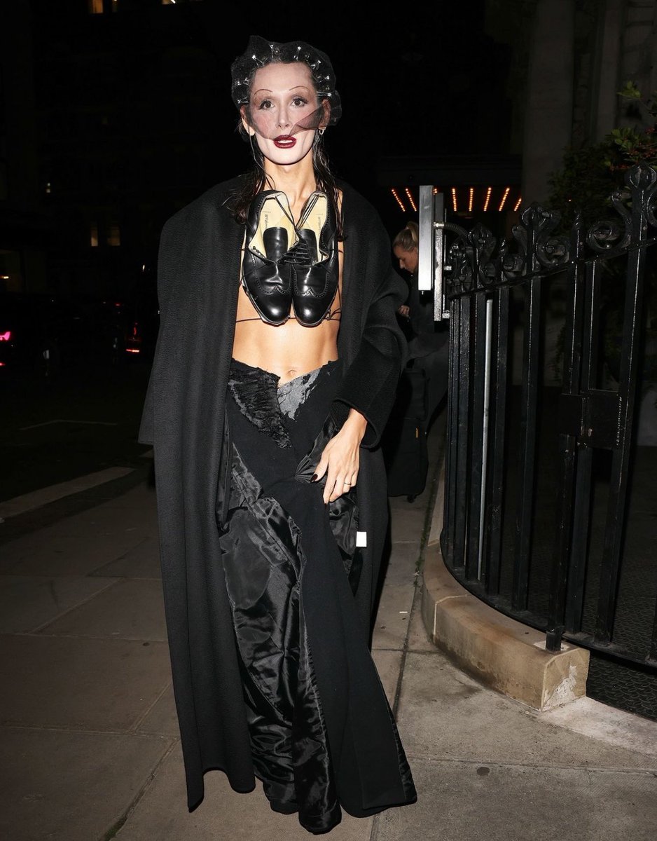 the guests at the Dilara findikoglu annual Halloween ball « funeral of toxic masculinity » yesterday. the way every look is better than the other omg