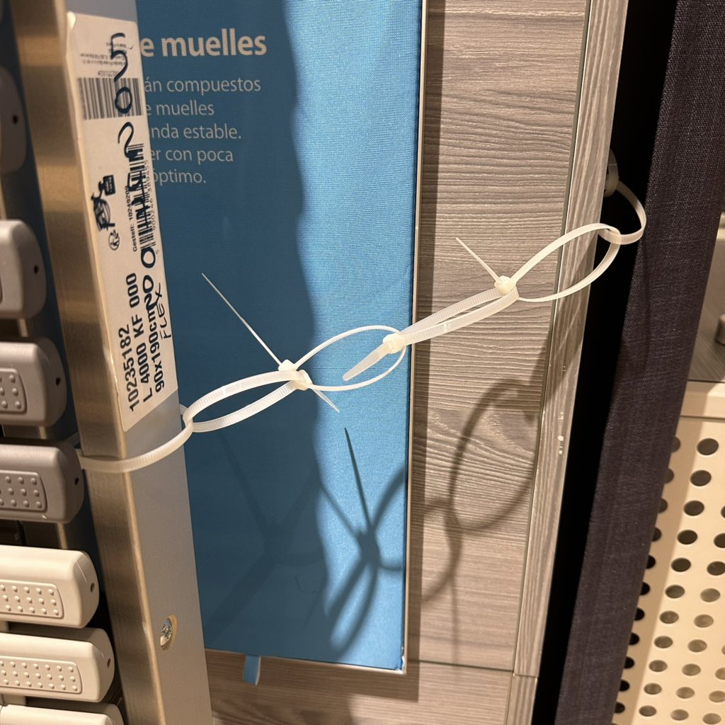 En USA lodo se arregla con cinta americana, en España con bridas