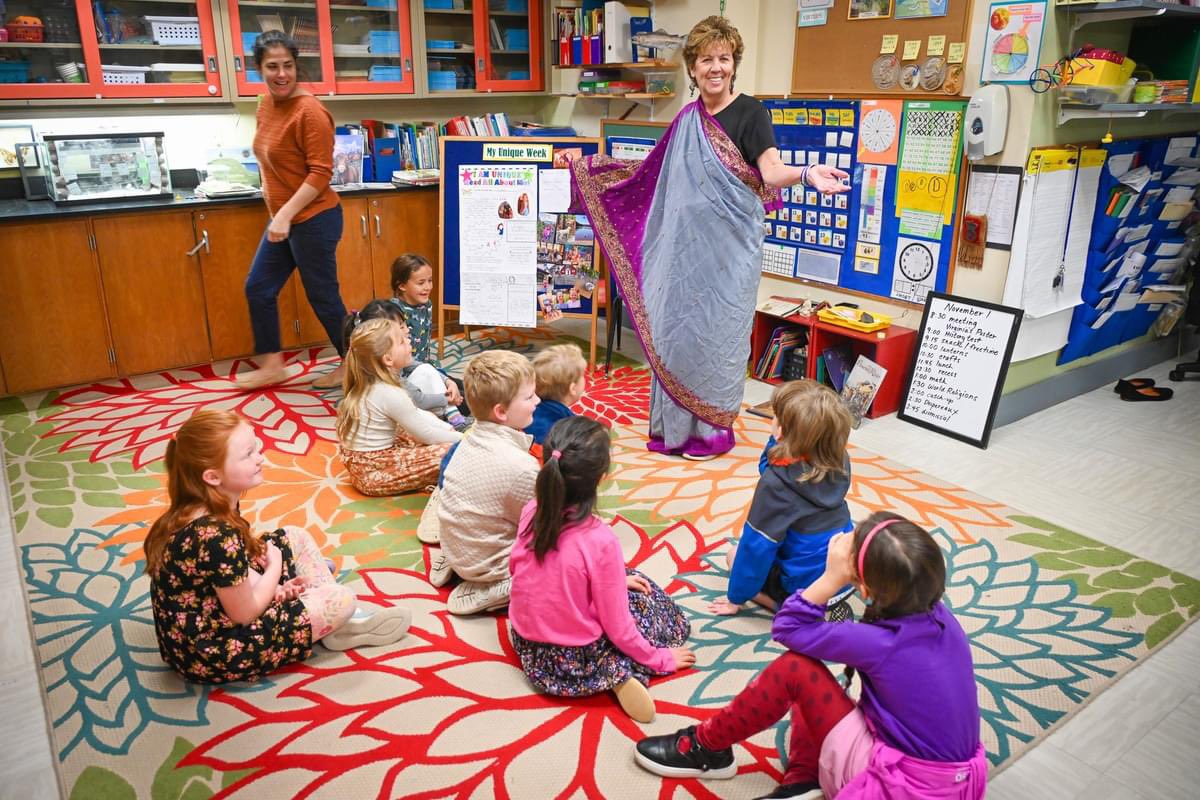 CrossrdsAcademy's tweet photo. 2nd graders have concluded their studies of Ancient India with a celebration for Diwali! This celebration of light was marked with their creation of a beautiful Rangoli at the entrance of the school, as well as a traditional feast, lantern making, and more! https://t.co/StTTbQtYaK