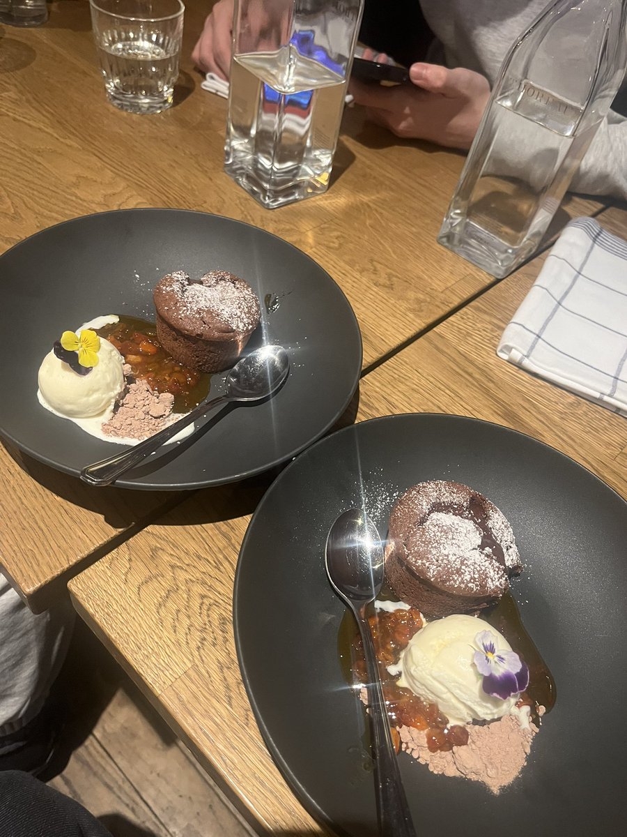 compx_dx's tweet image. Romantic cake date with @sk__555 (not the only cake I wanna finish)