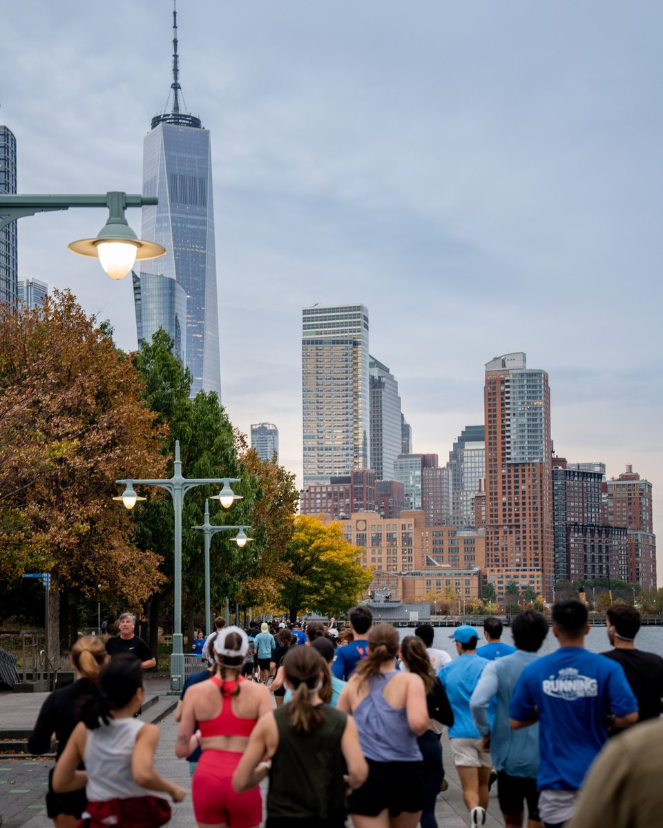 ShokzUSA's tweet image. Getting ready to crush the NYC Marathon! 💪 Today’s shakeout run with Endorphins Running was the perfect warm-up for the NYC Marathon. Plus, we got to show off the new OpenRun Pro 2 Silver! 🥳 Can't wait to see everyone at the start line! 

#NYCMarathon #Shokz #ShakeoutRun