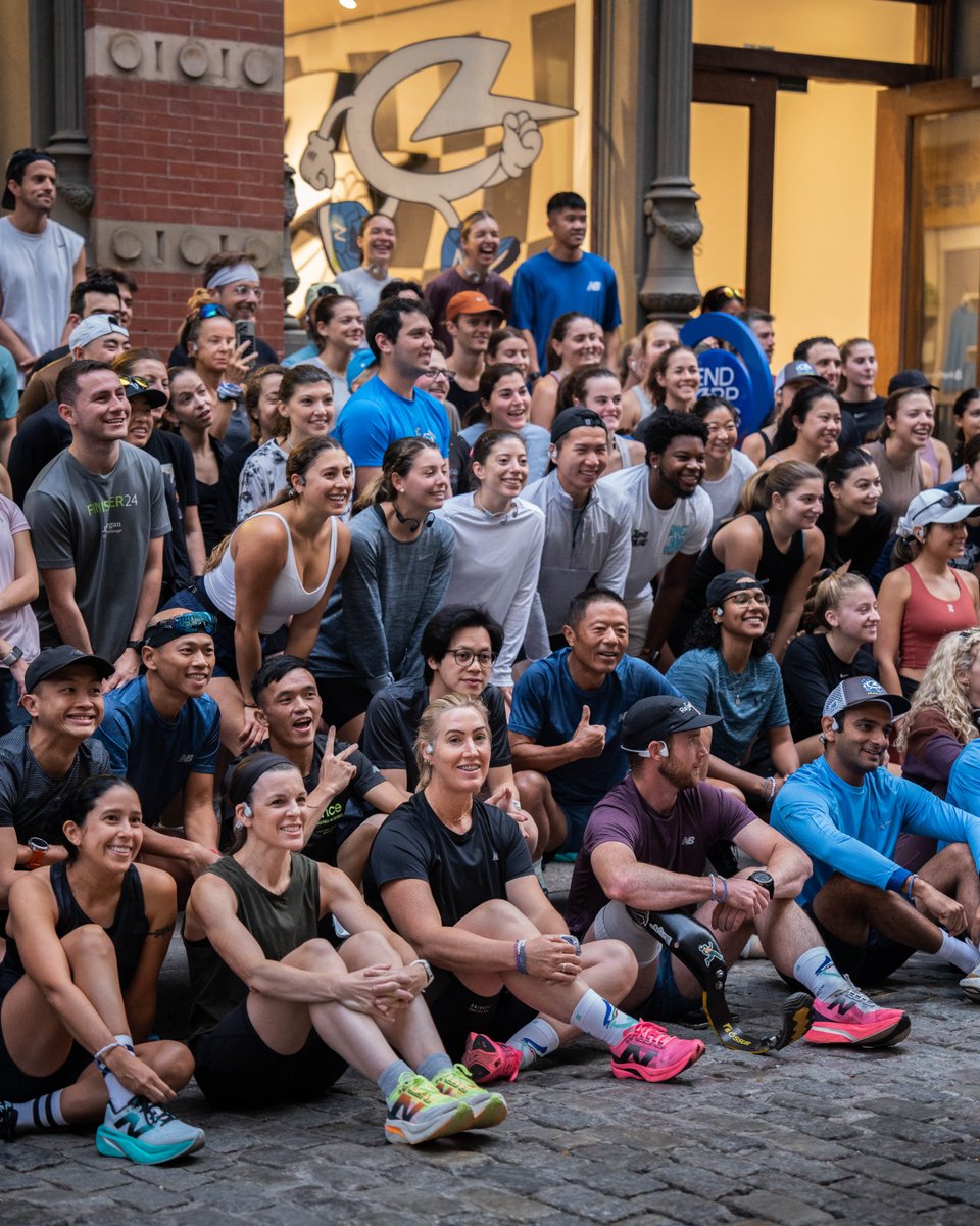 ShokzUSA's tweet image. Getting ready to crush the NYC Marathon! 💪 Today’s shakeout run with Endorphins Running was the perfect warm-up for the NYC Marathon. Plus, we got to show off the new OpenRun Pro 2 Silver! 🥳 Can't wait to see everyone at the start line! 

#NYCMarathon #Shokz #ShakeoutRun