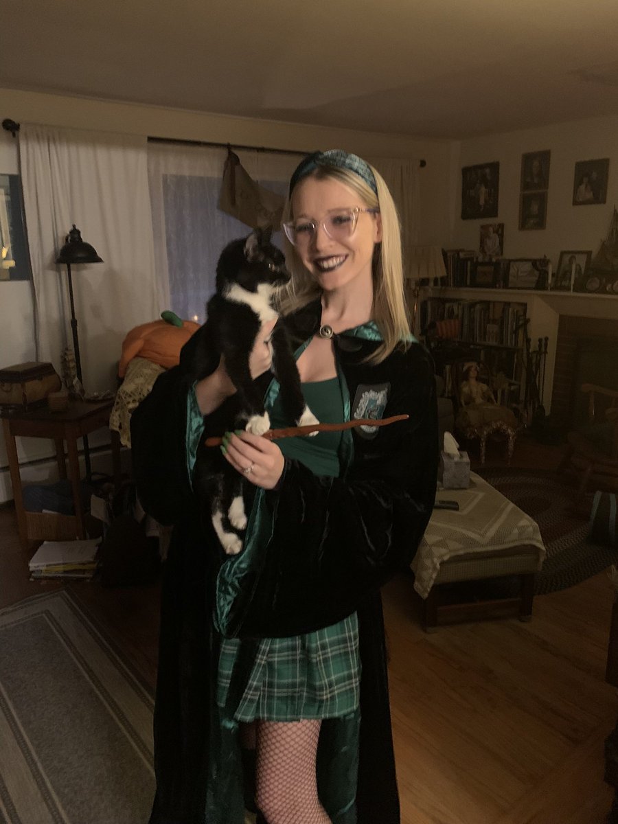 heygracious's tweet photo. HALLOWEEN https://t.co/NyNUlsHk89