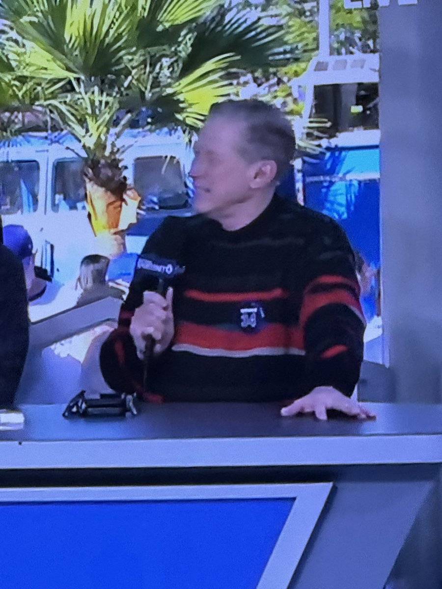 BlakeHHarris's tweet photo. Orel Hershiser is wearing his infamous sweater from the 1988 World Series parade https://t.co/NRCe3TwoT3