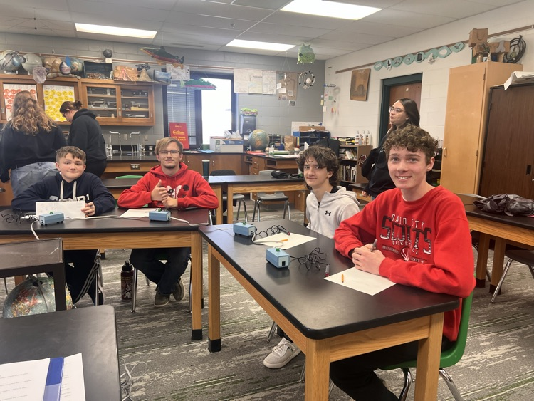 DC_Scouts's tweet image. The DCHS quiz bowl team is competing at Central City today! 🧠✨ #GoScouts