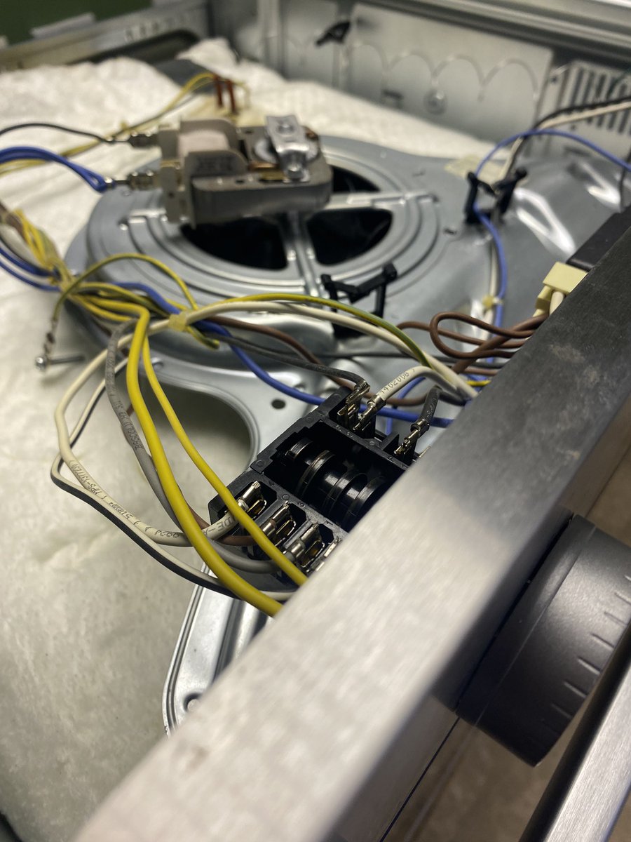 We welcomed a new group of 16-19 year olds to our latest training and skills workshop. 
Our trainees wired up a plug for the first time, wired up an oven, diagnosed elements and cooling fan faults in these ovens.