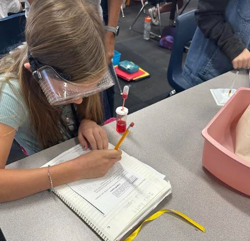 DCESSUSD's tweet photo. Mrs. Martens' 5th grade cubbies learned about different solutions and their density through a Liquid Layers lab. Students experimented with different solutions to discover their density and which solutions were the most to least concentrated, creating colored "layers" of liquids! https://t.co/qnK4RzlSFx