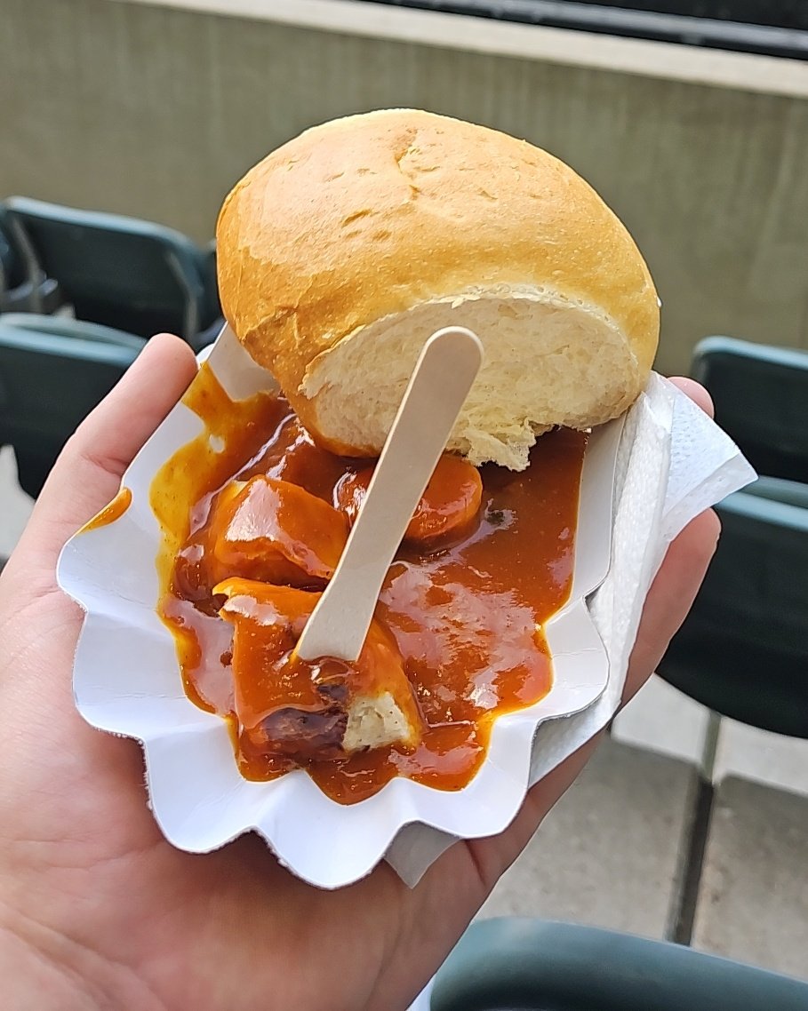 Guds gåva till mänskligheten serveras på vallen på söndag. Gå dit! Matchen är gratis!