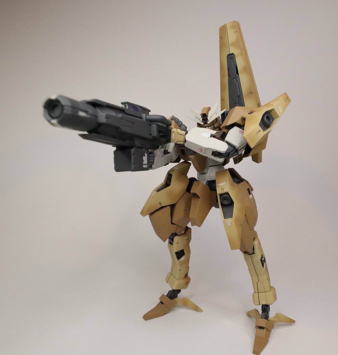 Neonlightillusi's tweet photo. Gundam Lfrith Thorn completed (with a few little mods) #gundam #Gunpla https://t.co/0RQS1khauo