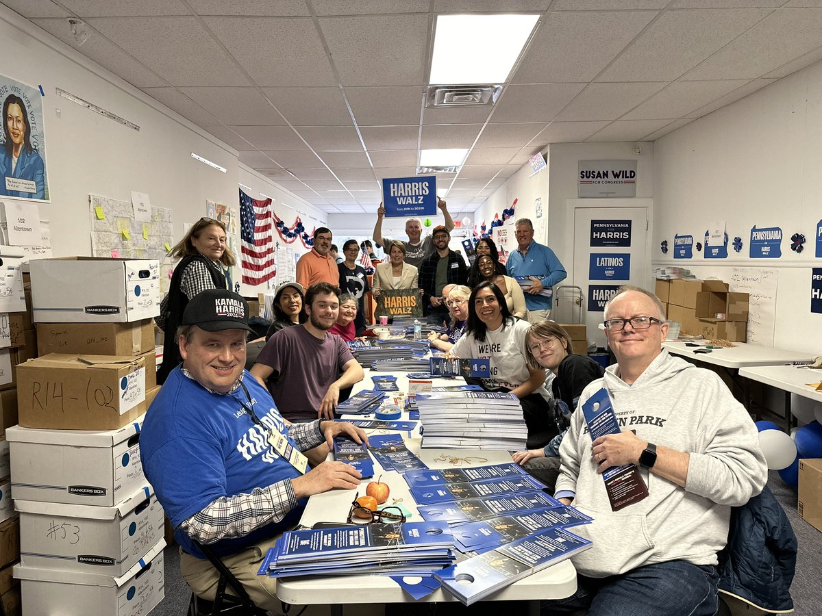 Brought coffee and donuts to volunteers (including Bay Staters!) pitching in for <a href="/KamalaHarris/">Kamala Harris</a> in Allentown! Massachusetts and Pennsylvania have a lot in common, including a tradition of standing up for democracy. 

With 4 days to go, every second and every set of hands counts!