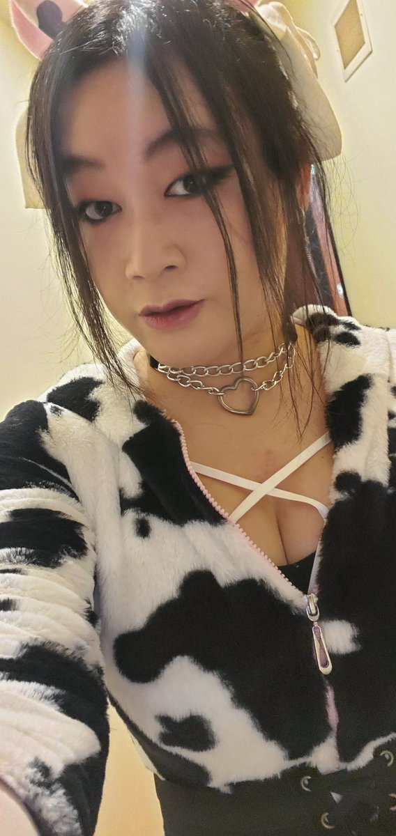 Solacybin's tweet photo. Halloween cow 🐮 

#cd #mtf #Femboy #pantyhose #stockings #thighhighs https://t.co/bV02nnAoxA
