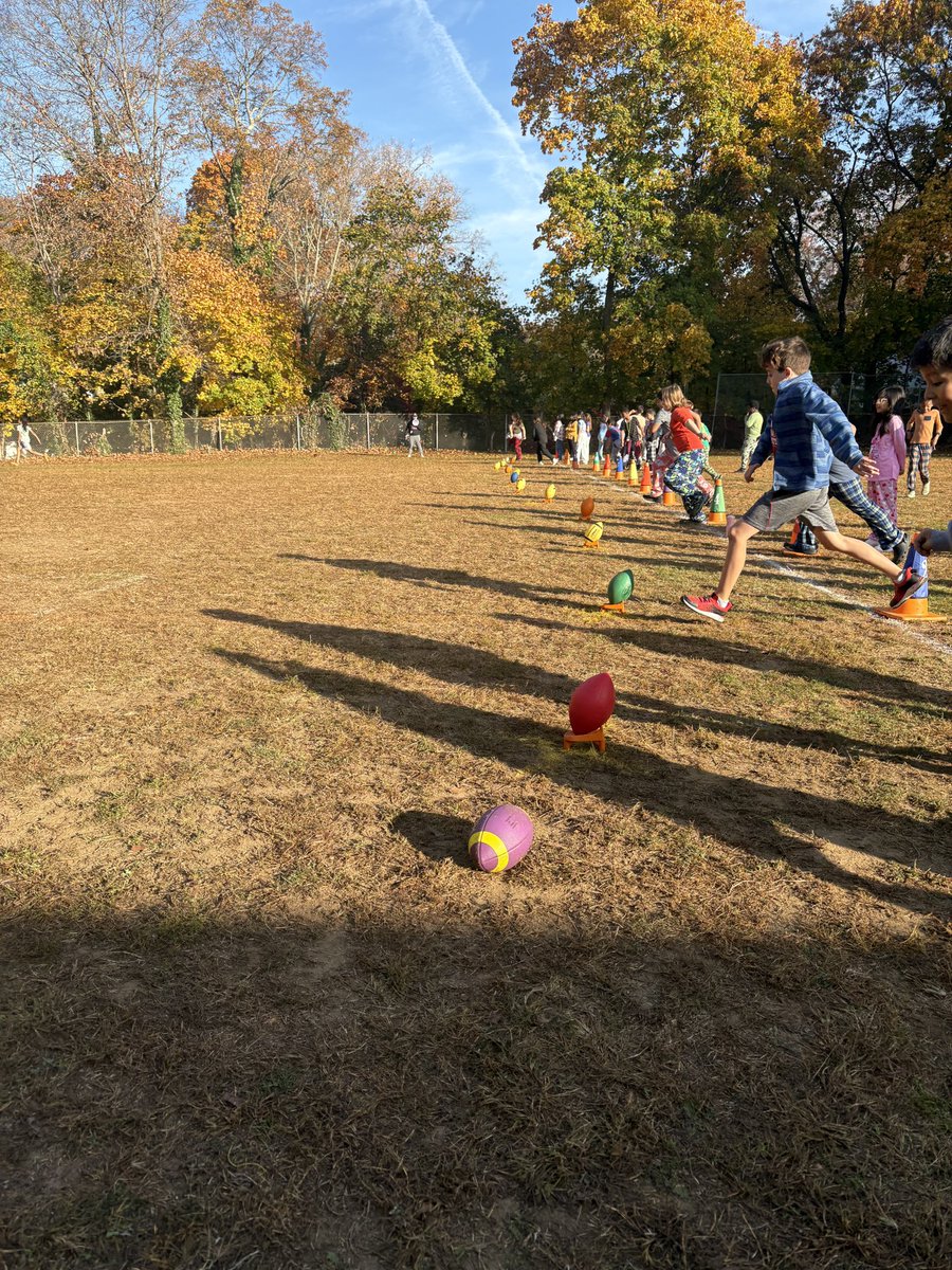 ToquamMagnet's tweet photo. Beautiful weather for football skills at Toquam! Students learned how to place kick the football with some amazing results! Next week we mix math with physical education through “Bank It Football”! It will introduce passing skills to all of our scholars. Let’s GO TEAM TOQUAM! https://t.co/bP851h6Or0