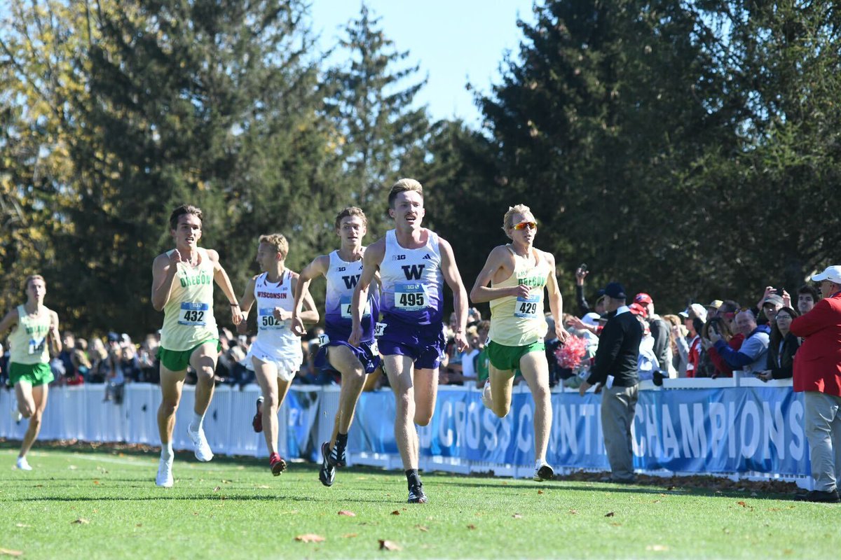 UWTrack's tweet photo. A powerful finishing kick from Nathan Green got him up to third 🥉 which was key in UW taking 🥈 as a team.

The top-7 Dawgs
3⃣ Green, 22:56
6⃣ Jenkins, 22:57
1⃣4⃣ Distel, 23:05
1⃣6⃣ Gorze, 23:08
1⃣9⃣ Daschbach, 23:10
3⃣3⃣ Neil, 23:26
3⃣7⃣ McMahon-Staggs, 23:28

#GoHuskies https://t.co/KH14BpXgqg