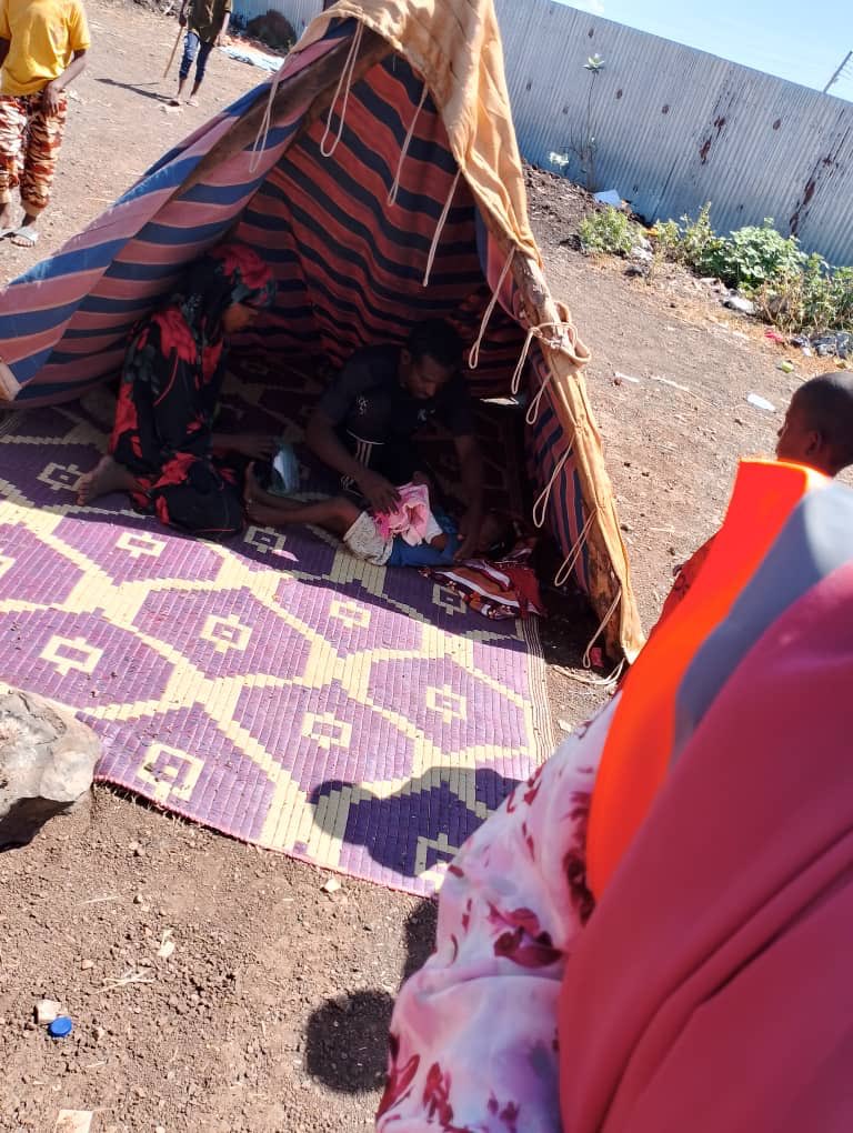 This is a baby. A baby has a gunshot wound. And her family can’t  afford to treat her because everything was taken away from them. 

This is where they live now. 

I can’t breathe. I can’t breathe. I can’t breathe!

#KeepEyesOnSudan