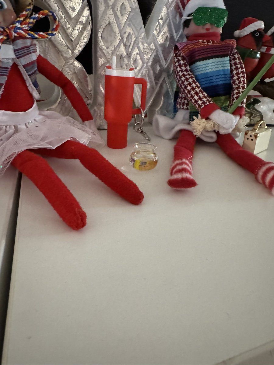 Betsy &amp; Jede brought their fishes Harrold &amp; Garlow after 2 of our favorite principals who put the PAL IN princiPAL! Don’t worry Mr. Joyce, your friend is coming soon….🤫