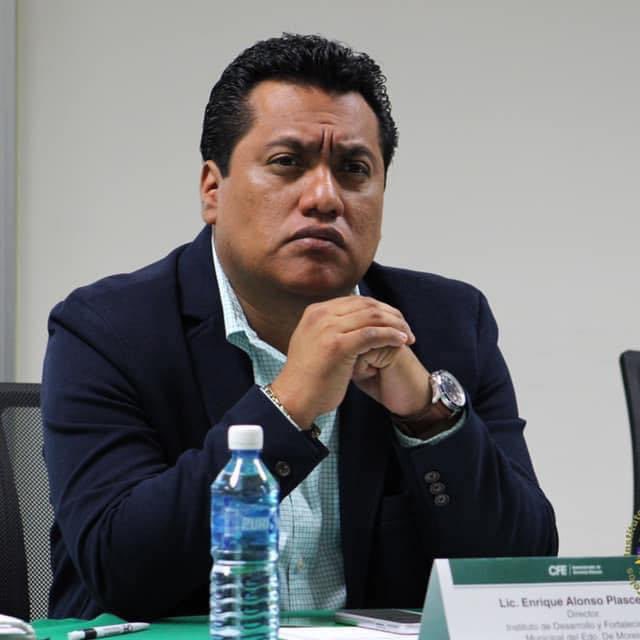 PepeMontes11's tweet photo. Enrique Alonso, es ratificado como el ganador de la elección en Tlaquiltenango  
 
Le corrigen la plana al TEEM por suplencia defectuosas y excesivas y por mayoría de votos, la Sala Regional del Tribunal Eletorak del Poder Judicial,  revoca el acuerdo del Tribunal Estatal Electoral, qué mandataba la realización de una nueva elección para el municipio de Tlaquiltenango, al quedar dicha sentencia sin efecto, se reconoce la validez de la elección en donde Enrique Alonso resultó ganador