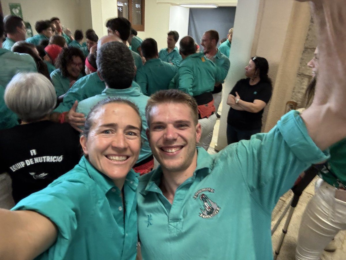 Sòcia d'honor dels Castellers de Vilafranca. AMOR 💚 ETERN.
#castellers #castells #vilafranca