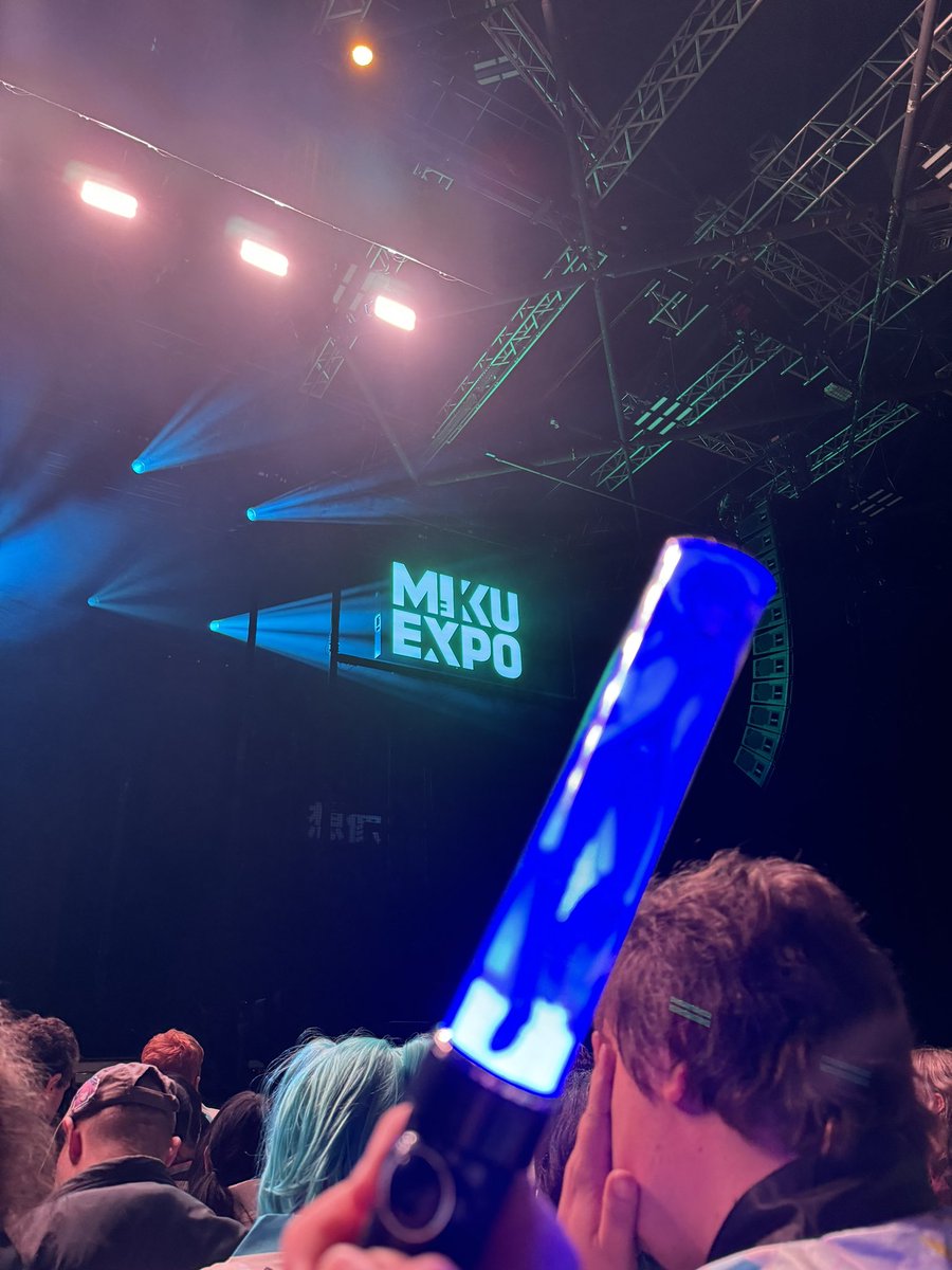 PakatoChan's tweet photo. Wir sind auf der #MIKUEXPO und freuen uns schon sehr aufs Konzert.❤️ Mein erstes Mal und dann direkt als #vip 😁 https://t.co/9f6bGm64iW