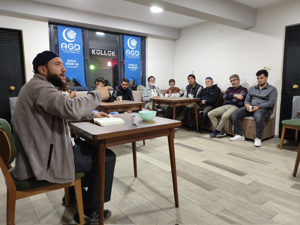 agdtepebasi's tweet photo. Küllük Buluşmamızı Alaaddin ÖZYER eşliğinde yaptık. Sohbetimize gelen herkesten Allah razı olsun.

#AGD #MGV #AhlakveManeviyat #BirYıldızınİzinde #İkinci50Yıl #KüllükBuluşmaları https://t.co/RNde1kNe3R