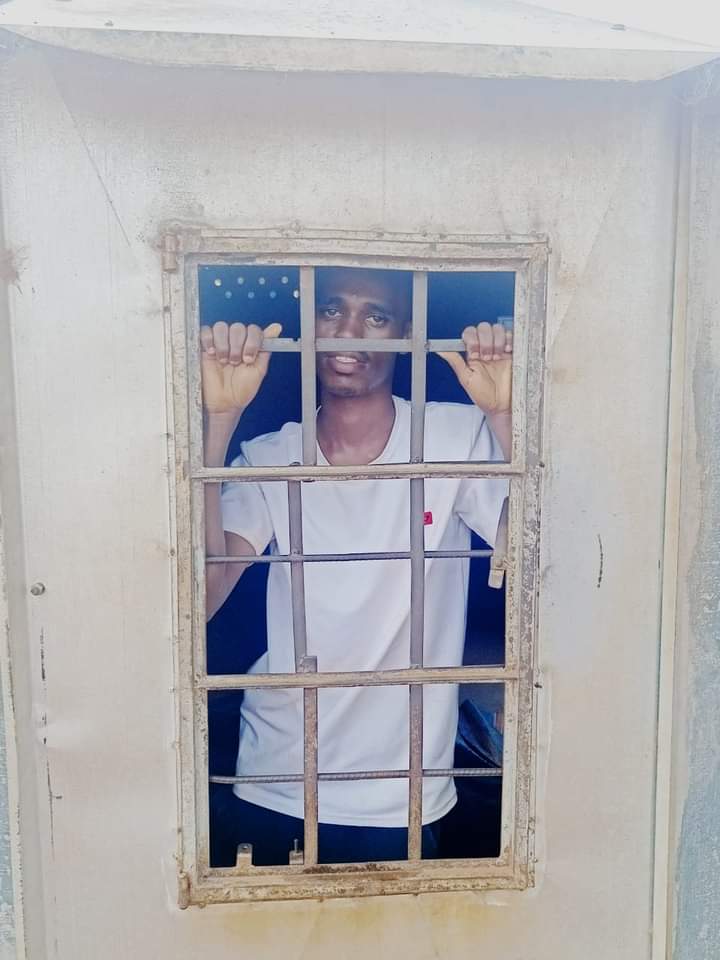 sholard_mancity's tweet image. This young man has been arrested in mandera because he exposed corruption and ghost projects.

His name is Hanad and what's happening to him is sad . The video on right if his grandma clearly sad 

Let's demand 👉🏻  #FreeHanad just the way we did with #FreeAoko