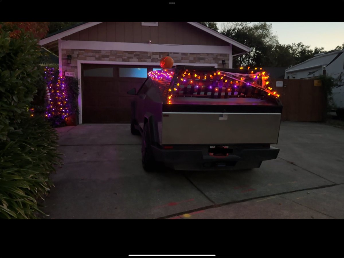 j_holgerson's tweet photo. Very fun night. Best behaved trick-or-treaters I’ve  seen since I was young. Everyone really loves the CYBERTRUCK!!!#Urander https://t.co/JwEftts7Om