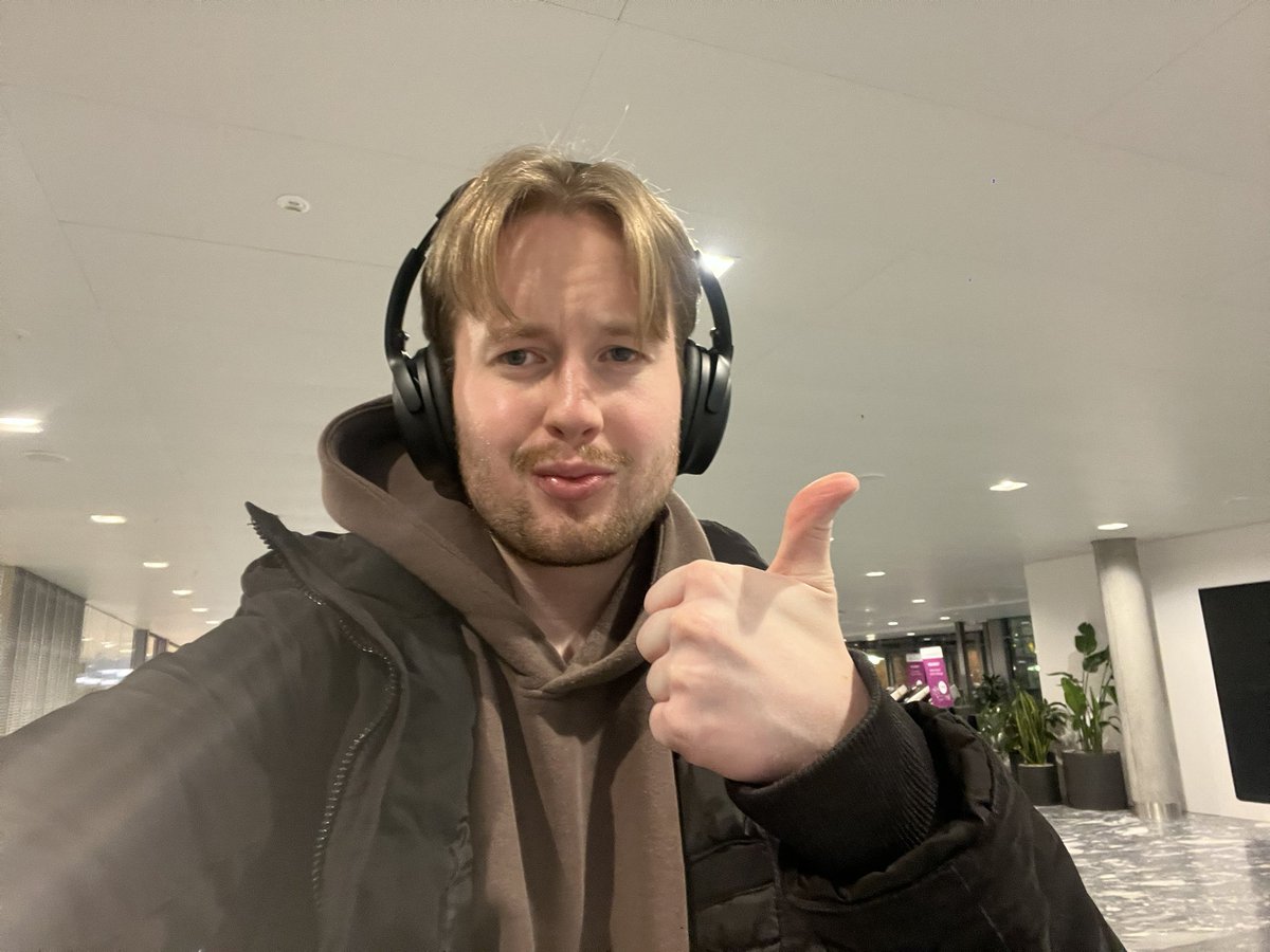 Eg er på Gardermoen og gler meg som ein liten unge til den neste dryge veka. Eg reiser åleine til England og planen er følgjande:

2. nov: Southampton - Everton
3. nov: Tottenham - Aston Villa
4. nov: Fulham - Brentford
5. nov: Liverpool - Leverkusen
6. nov: Preston - Sunderland