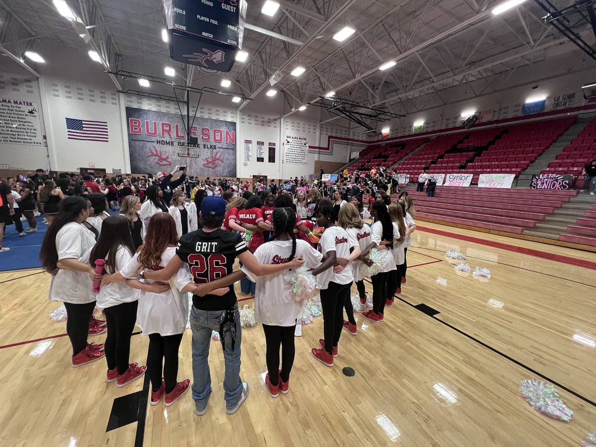 BHSElkStrutters's tweet image. Last pep rally for our Seniors was a success! 🍭🌟👑😎#classof25 #OFIF