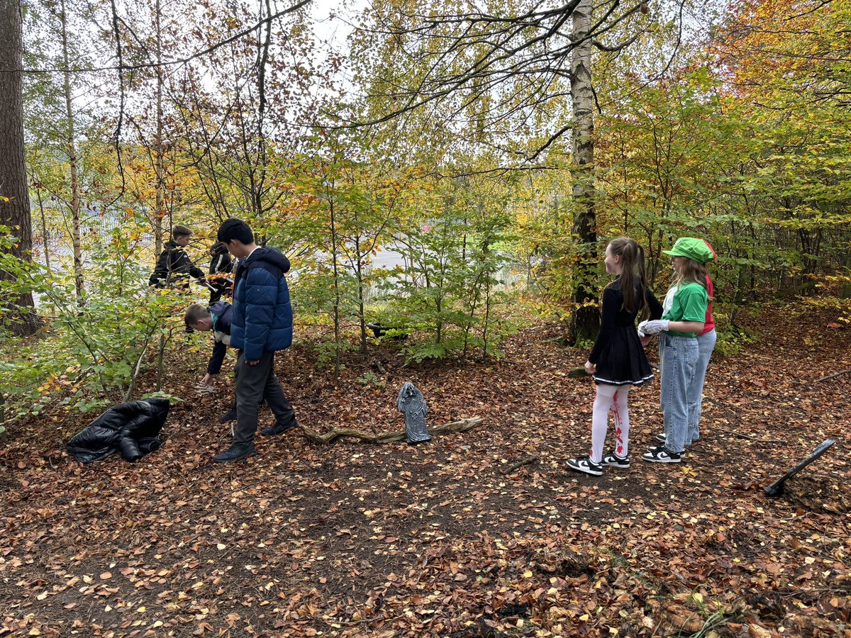 ChatelheraultPS (@chatelheraultps) on Twitter photo It was great to welcome P7 pupils from @StJohnsPriHam and <a href="/QuarterPS_SLC/">Quarter Primary School</a> to join us during our Halloween event #itsSLC <a href="/LtLScotland/">LtL Scotland</a> <a href="/EducationSLC/">SLC Education - CQIS</a> It was great to welcome P7 pupils from @StJohnsPriHam and <a href="/QuarterPS_SLC/">Quarter Primary School</a> to join us during our Halloween event #itsSLC <a href="/LtLScotland/">LtL Scotland</a> <a href="/EducationSLC/">SLC Education - CQIS</a>