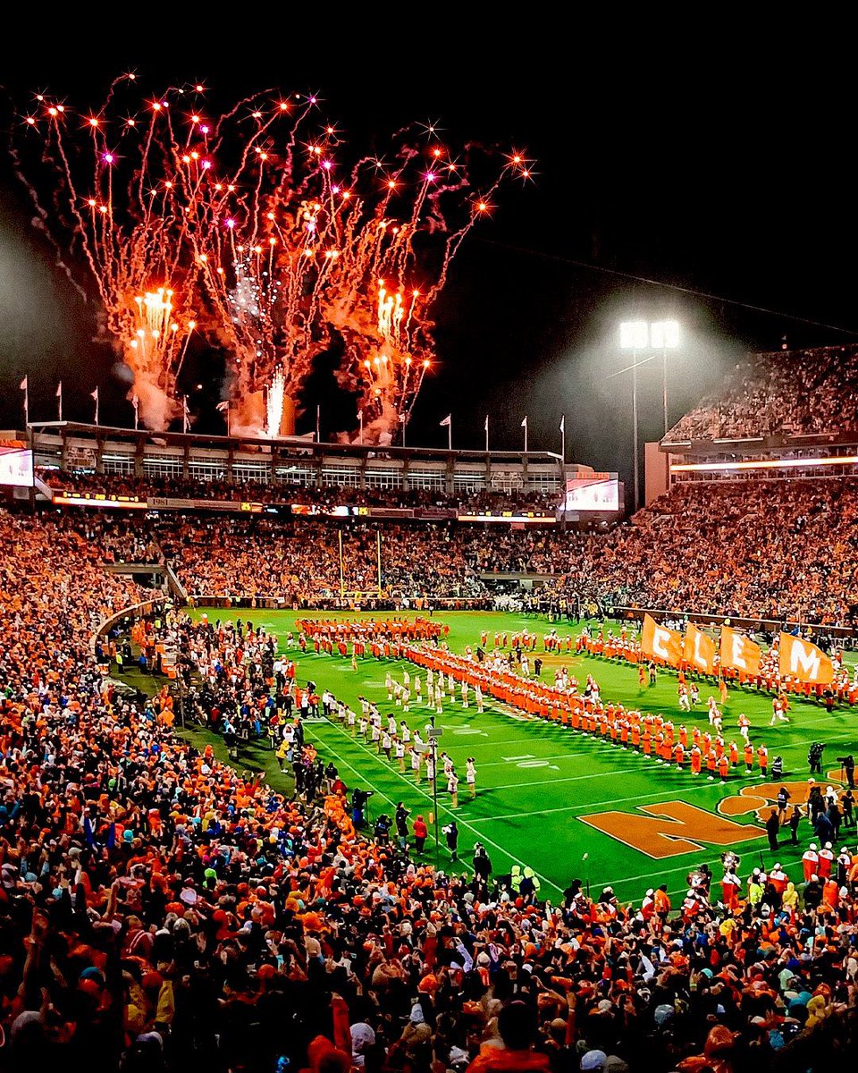 CFBKings's tweet photo. Clemson plays Louisville at 7:30 PM EST on Saturday night. 🏟️🏈

The Tigers have not lost a night game in Death Valley in over 11 years.

The last time Clemson lost a game at home that kicked off at night was October 19th, 2013 against eventual National Champion Florida State. https://t.co/ZJADwQCxjk