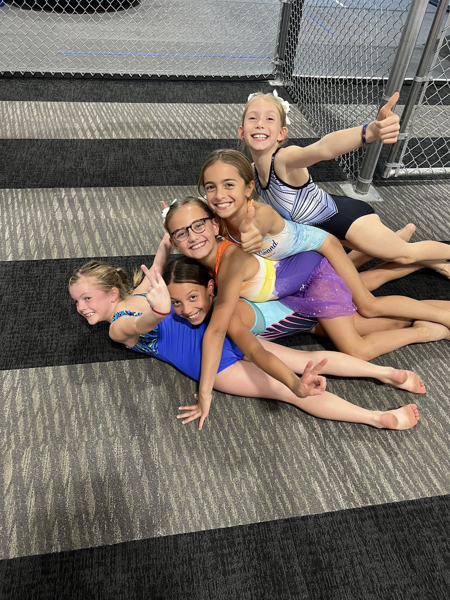 Teammate Dogpile ✌️👍